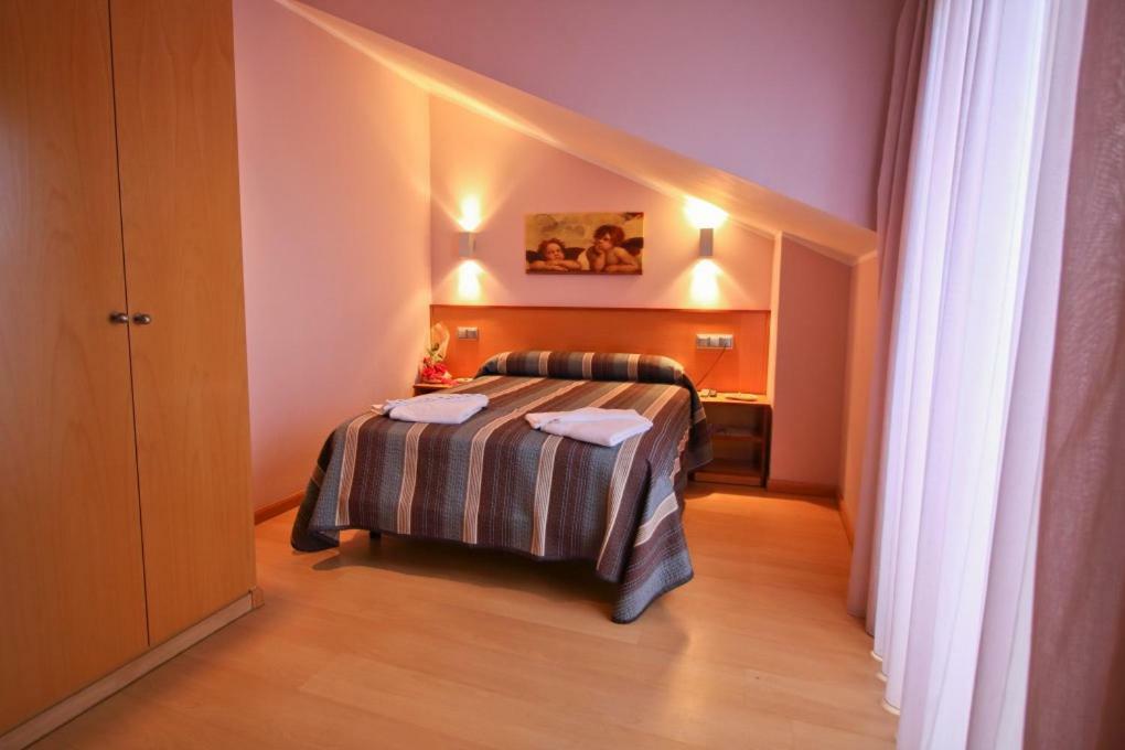 Hostal Restaurante Taracena Yunquera de Henares Buitenkant foto