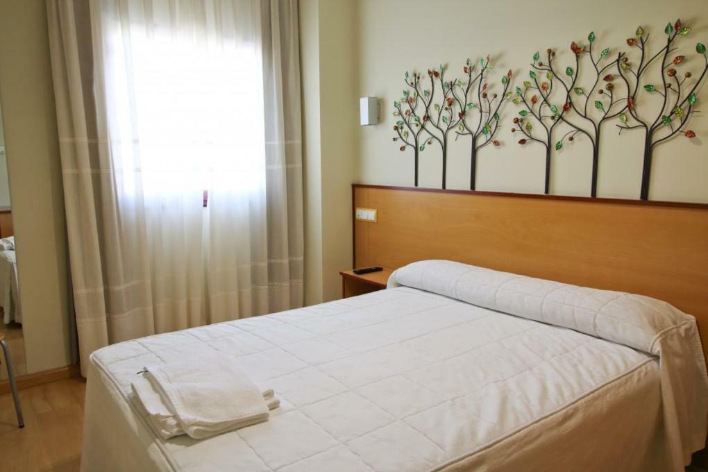 Hostal Restaurante Taracena Yunquera de Henares Buitenkant foto