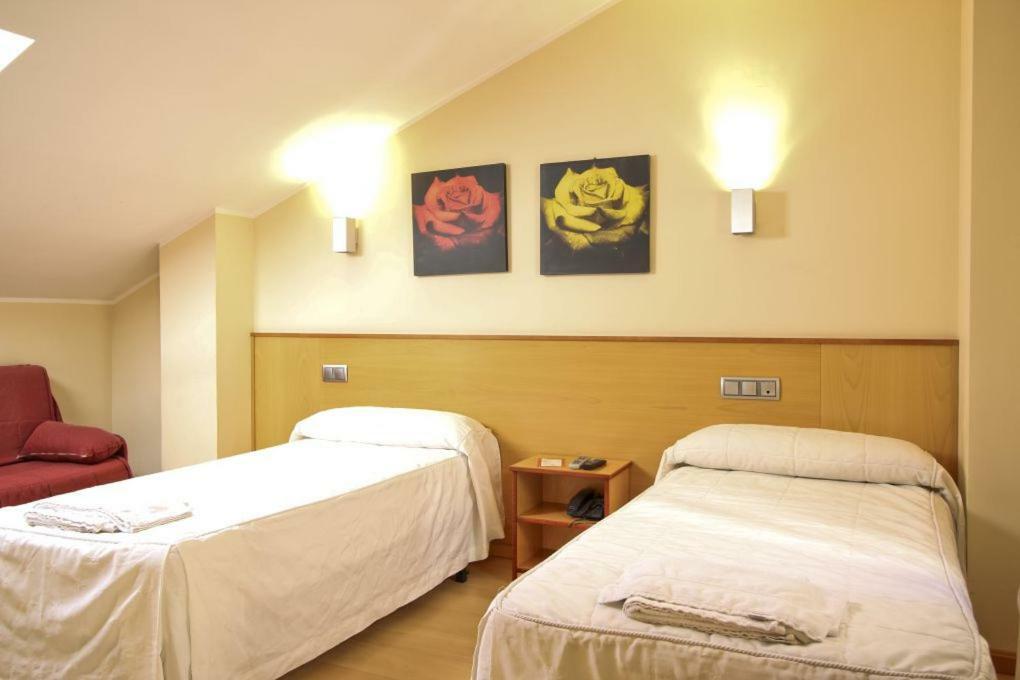 Hostal Restaurante Taracena Yunquera de Henares Buitenkant foto