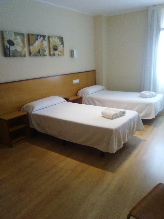 Hostal Restaurante Taracena Yunquera de Henares Buitenkant foto