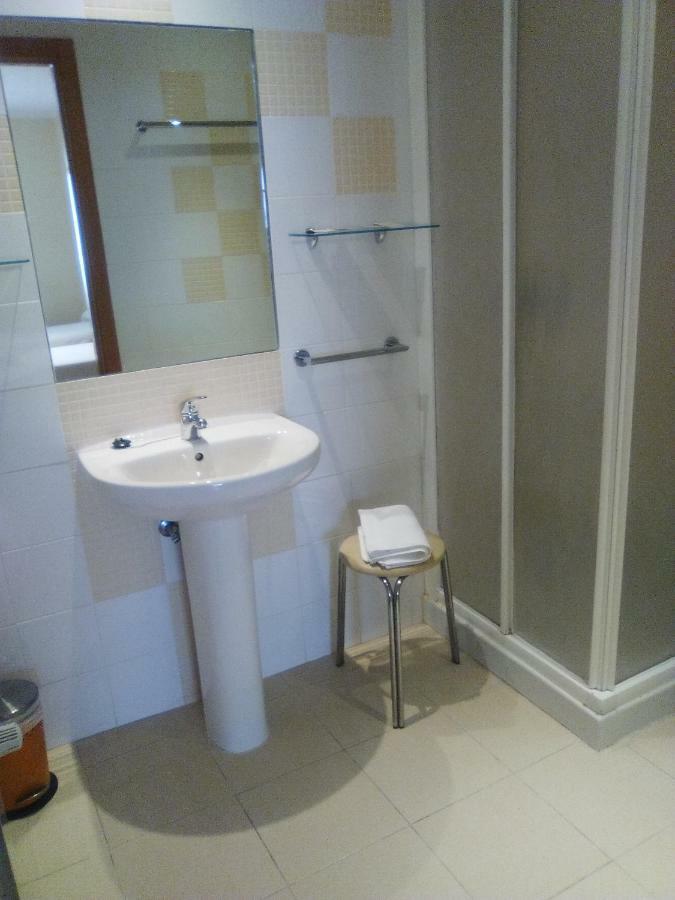 Hostal Restaurante Taracena Yunquera de Henares Buitenkant foto
